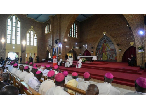 Popiežius Kongo DR kunigams ir vienuoliams: per jus Dievas guodžia savo tautą